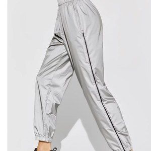 NWT Womens Size XS Carbon38 Silver Reflective Workout Yoga Running Zipper Pants